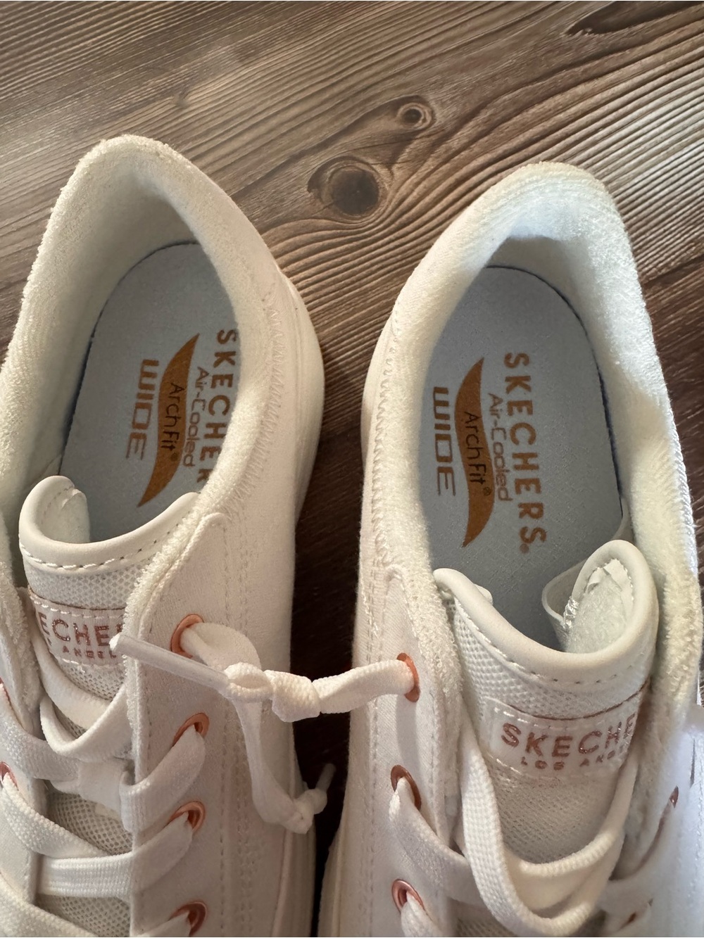 Skechers White Canvas Arch Fit Arcade-Meet ya There..Size 8, new no tags - Picture 4 of 12